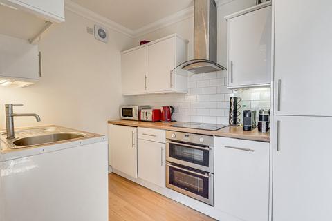 2 bedroom flat for sale, Station Road, Westcliff-on-sea, SS0