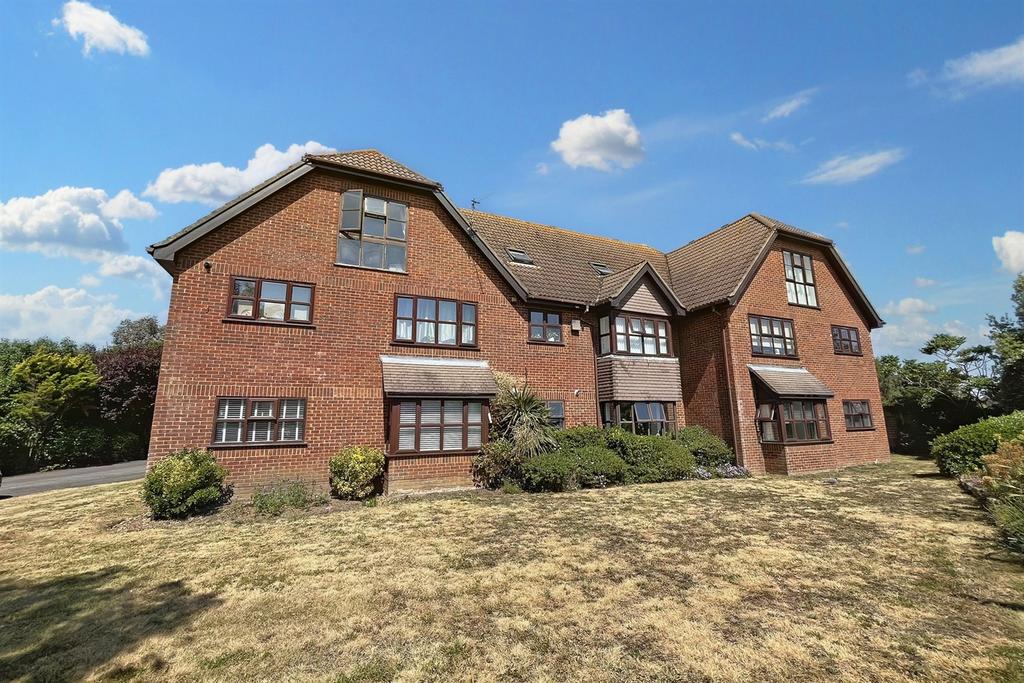 Southbourne 2 bed flat for sale £240,000