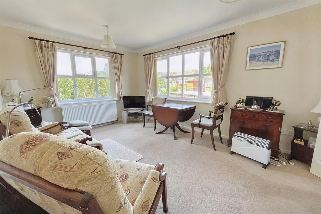 Southbourne 2 bed flat for sale £240,000