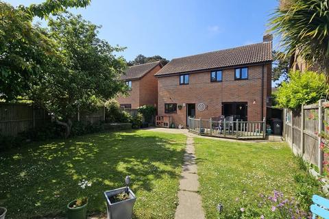 4 bedroom detached house for sale, Corsican Walk, Herne Bay, CT6 6UL