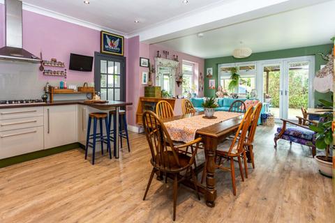 19 Coillesdene Crescent, Edinburgh, EH15 2JH