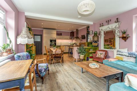 19 Coillesdene Crescent, Edinburgh, EH15 2JH