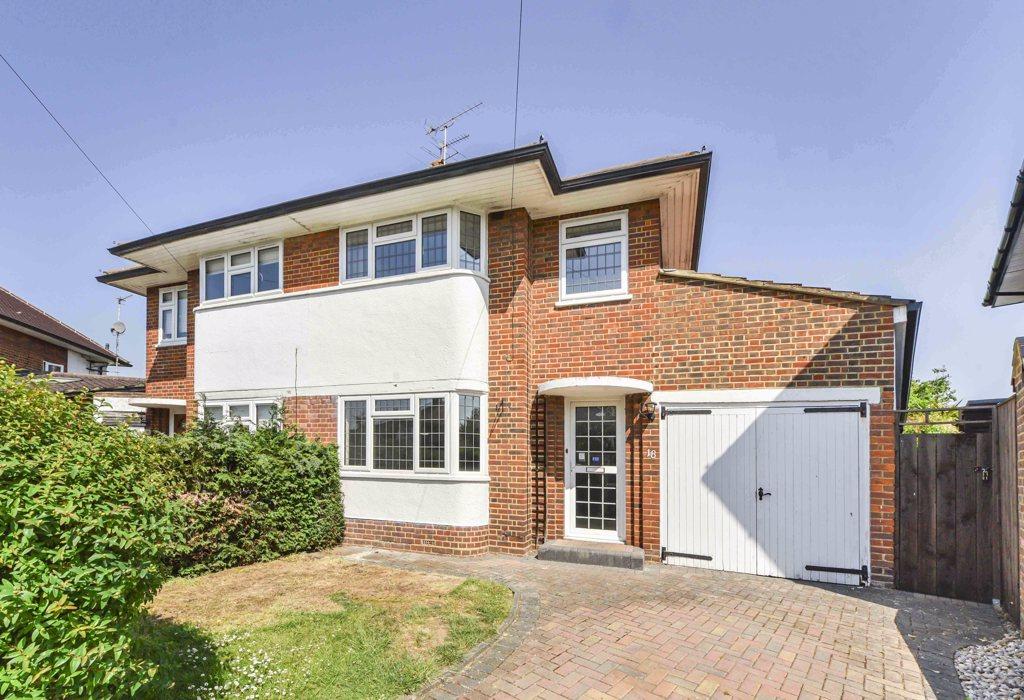 West Way, Shepperton 3 bed semidetached house £2,000 pcm (£462 pw)