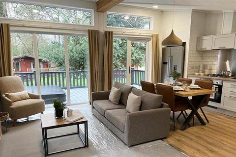 2 bedroom lodge for sale, Fordingbridge, The New Forest Hampshire