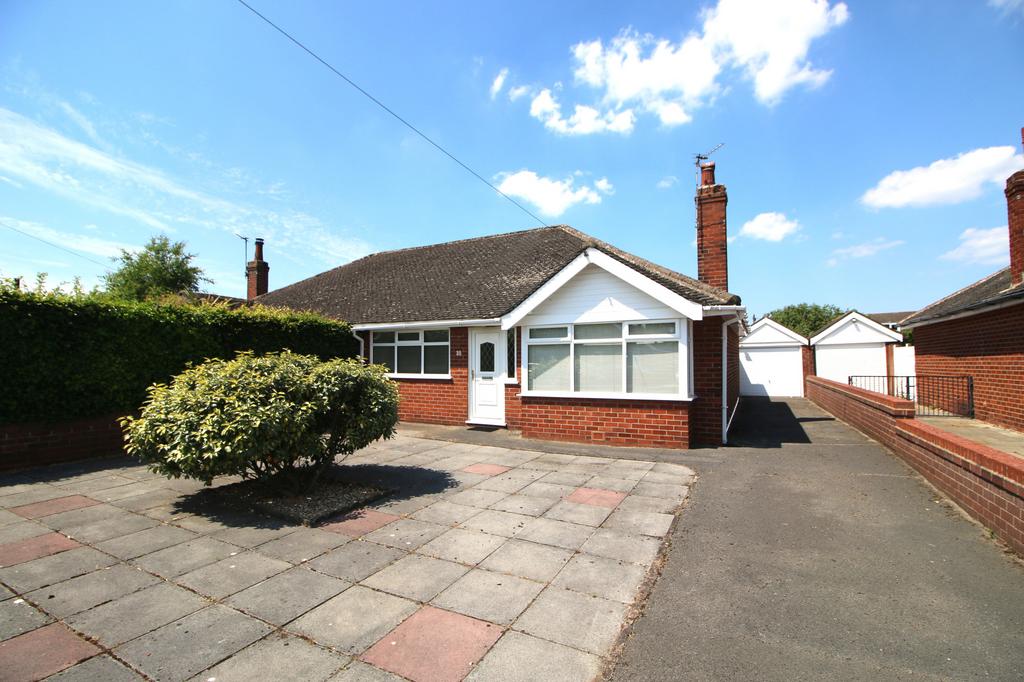 Singleton Avenue, Lytham St. Annes, FY8 2 bed bungalow £215,000
