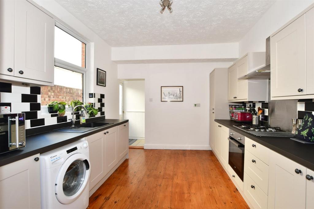 Carisbrooke Road, Southsea, Hampshire 3 bed terraced house for sale £