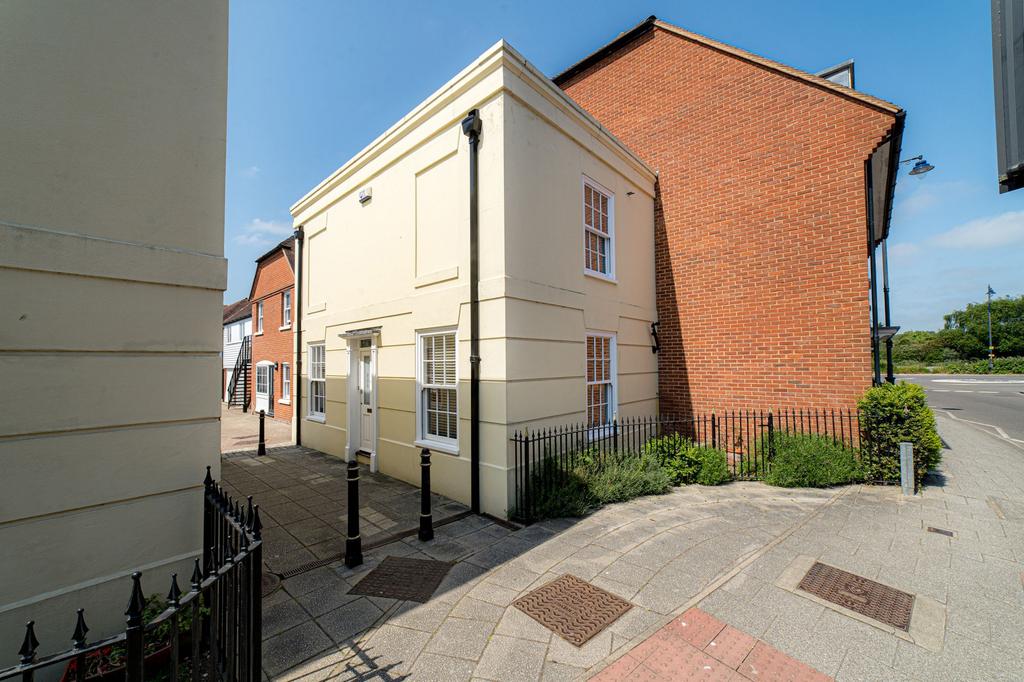 Station Road West, Canterbury, CT2 2 bed semidetached house for sale