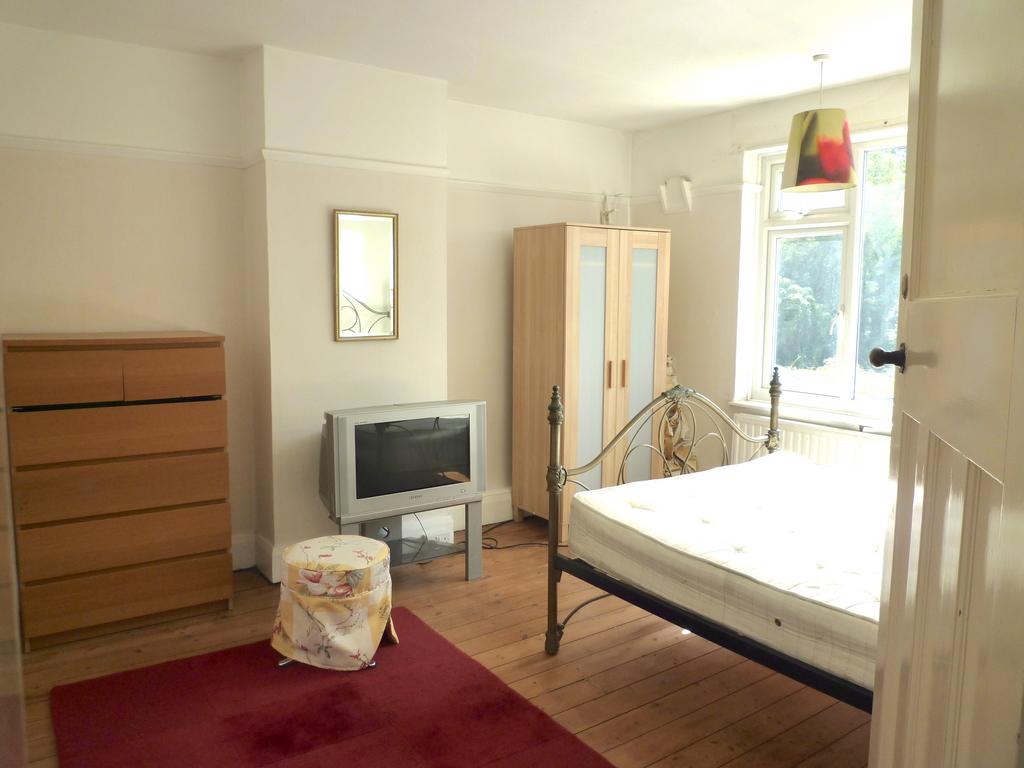 Rear bedroom