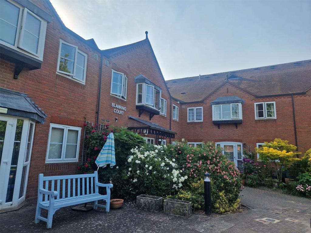 Michael Blanning Gardens, Dorridge... 1 bed apartment £762 pcm (£176 pw)