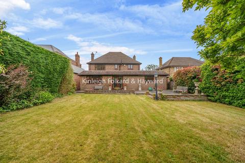 8 The Meadow, Chislehurst, BR7 6AA