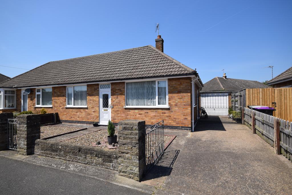 Kennedy Avenue, Skegness PE25 2 bed semidetached bungalow £175,000