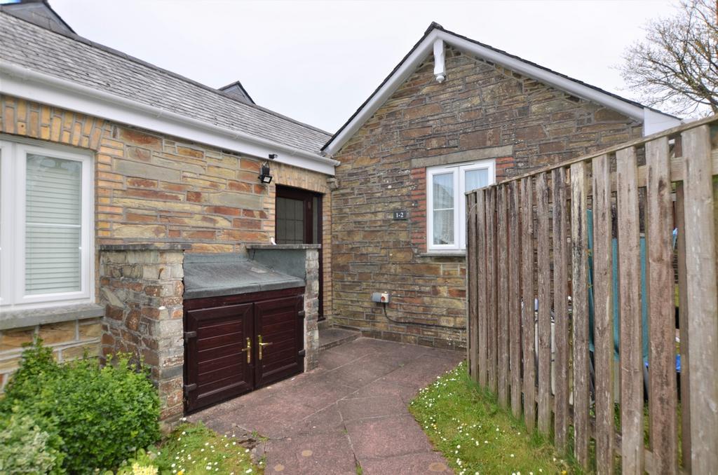 Castle Hill Court Cross Lane, Bodmin, Cornwall, PL31 1 bed flat for