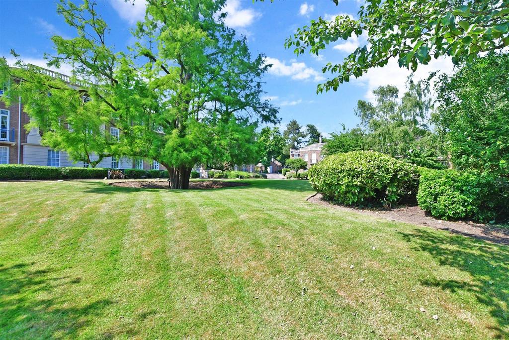 Bower Hill, Epping, Essex 2 bed ground floor flat for sale £550,000