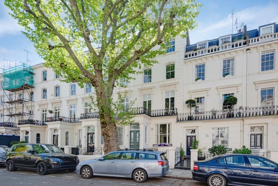 Clarendon Gardens, Little Venice, W9 1 bed flat £2,708 pcm (£625 pw)