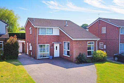 4 bedroom detached house for sale - Woodrow Crescent, Knowle, B93