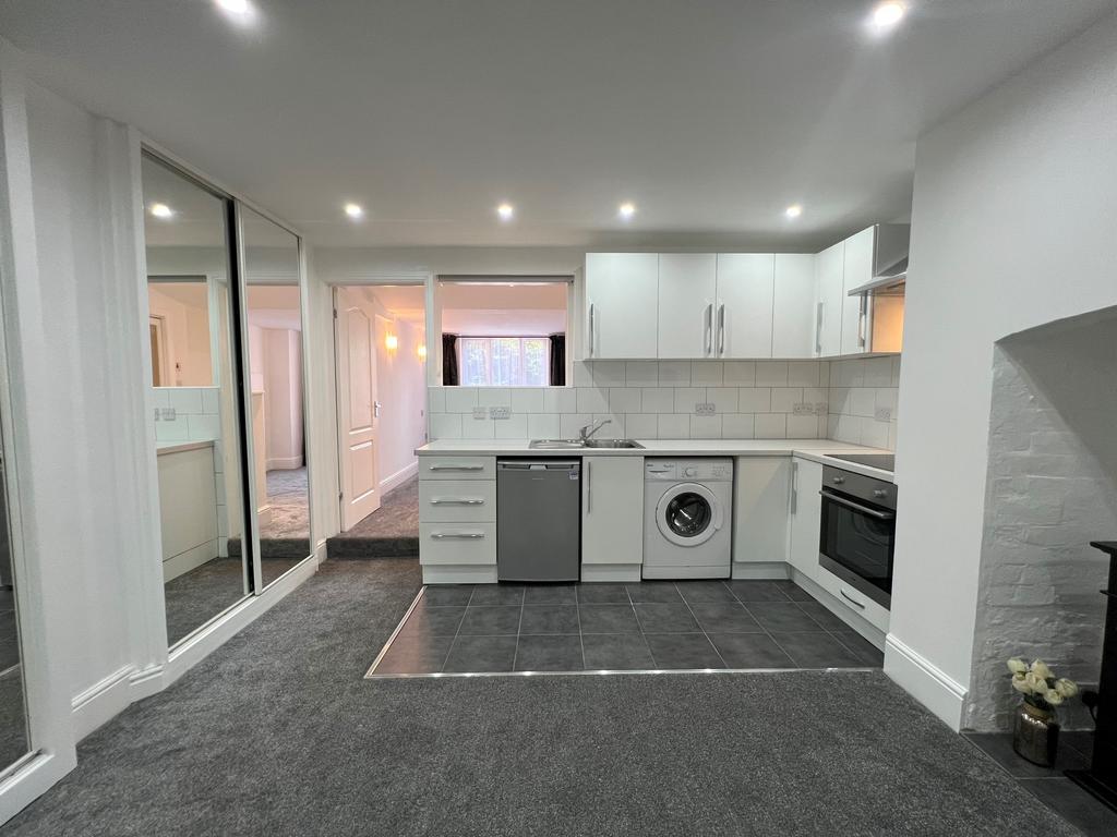 Leamington Road, Coventry, CV3 1 bed flat £875 pcm (£202 pw)