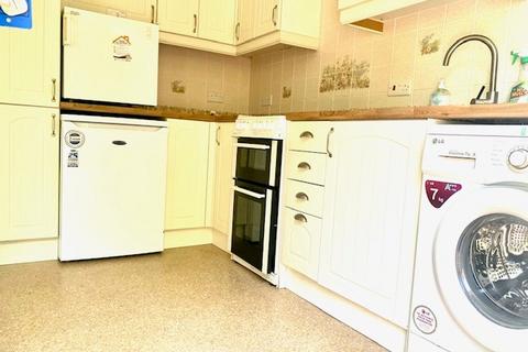 1 bedroom maisonette to rent, CHAPEL CLOSE, WEST END