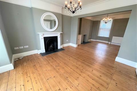 2 Avery Terrace, Lostwithiel, PL22 0AU