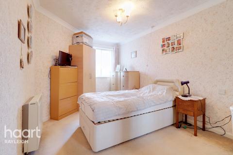 1 bedroom flat for sale - King Georges Close, Rayleigh