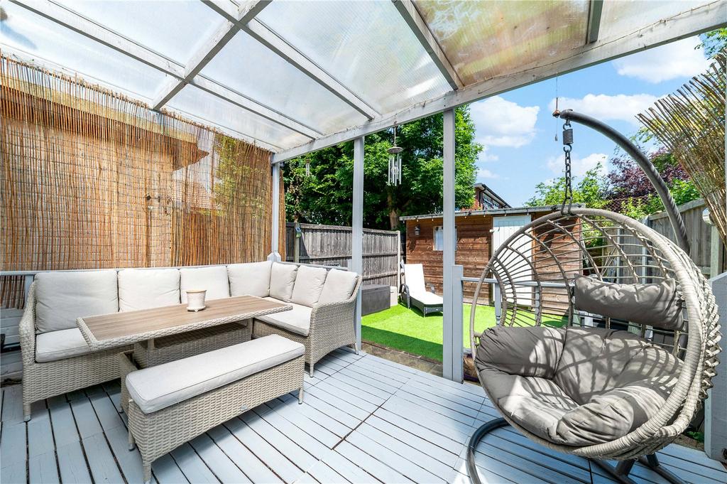 Court Farm Road, Mottingham, Greenwich, London, SE9 3 bed terraced