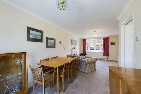 8 Ashmore, Long Buckby, Northampton, NN6 7RT