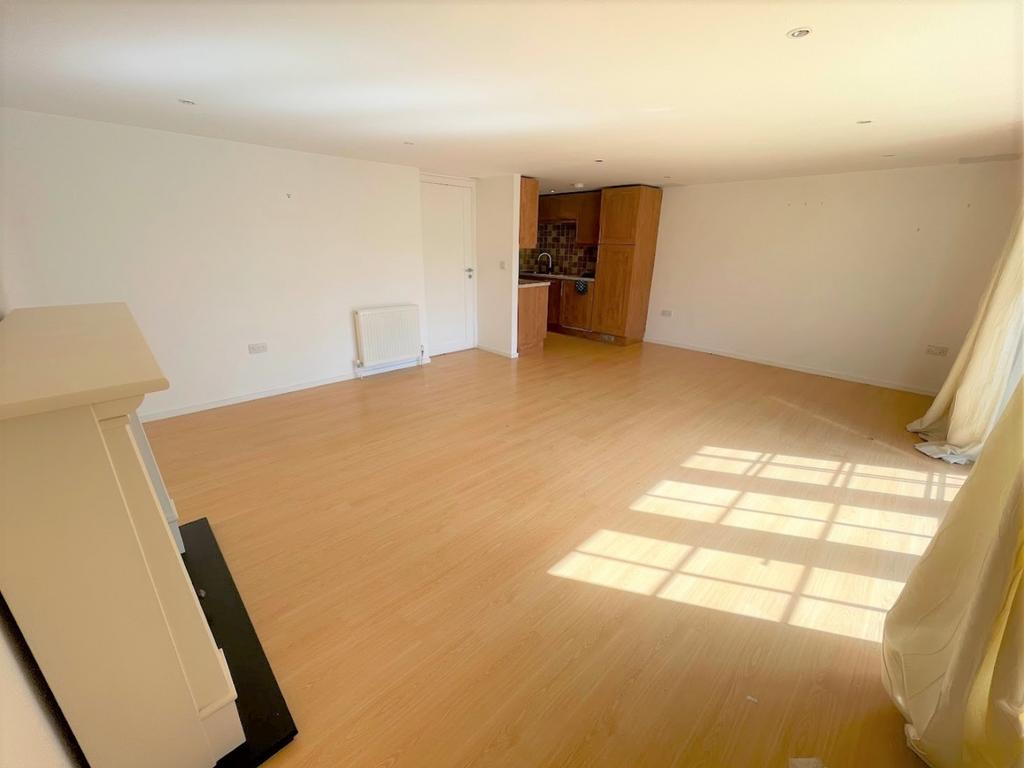 Brunel Quays Great Western Village... 2 bed apartment £350,000