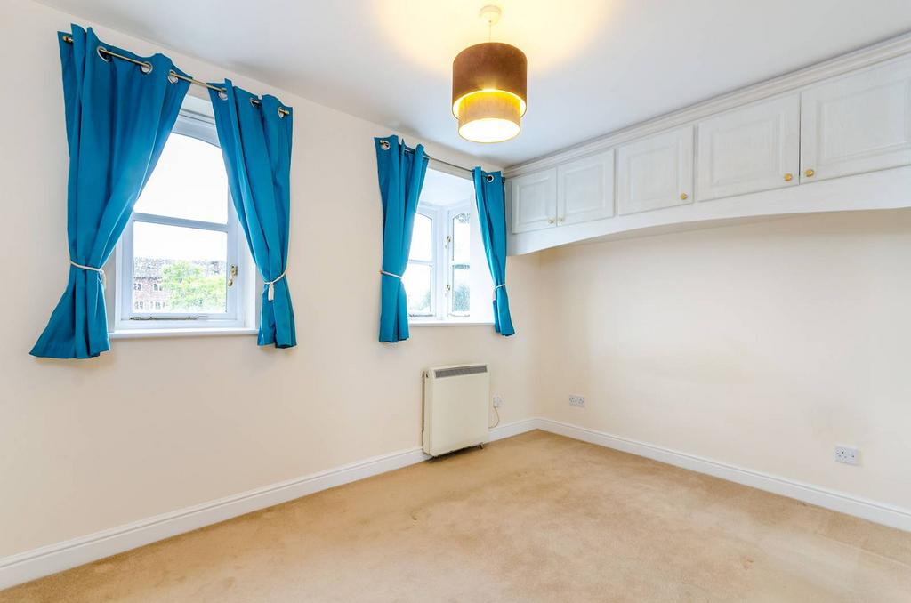 Woodfield Road, Thames Ditton, KT7 1 bed flat £1,275 pcm (£294 pw)