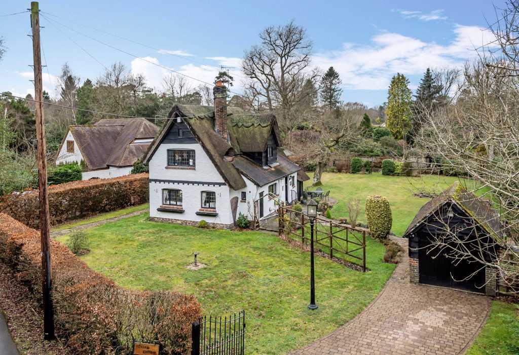 Spinney Lane, West Chiltington, West... 3 bed detached house £800,000
