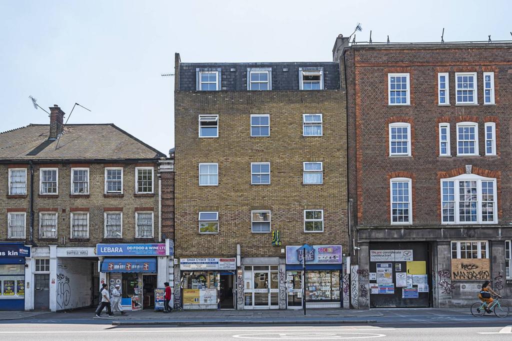 Mary House, Mile End Road, Stepney... 1 bed flat £260,000