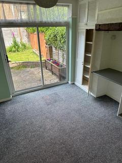 4 bedroom semi-detached house to rent, High Wycombe HP13