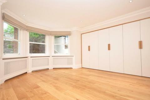 3 bedroom flat to rent, Fitzjohns Avenue, London, NW3
