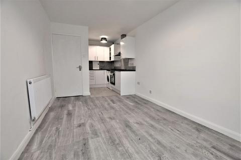 2 bedroom flat for sale, Aidan Close, Dagenham, Essex. RM8 3LE