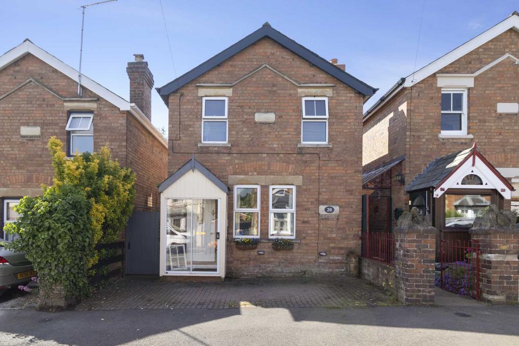 Wedderburn Road, Malvern 3 bed detached house for sale £350,000