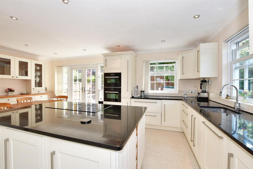 Kitchen/Dining Area