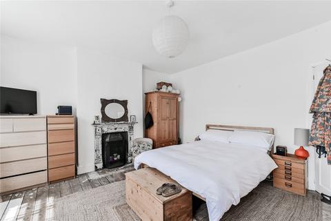 39 Thorold Road, London, N22 8YE