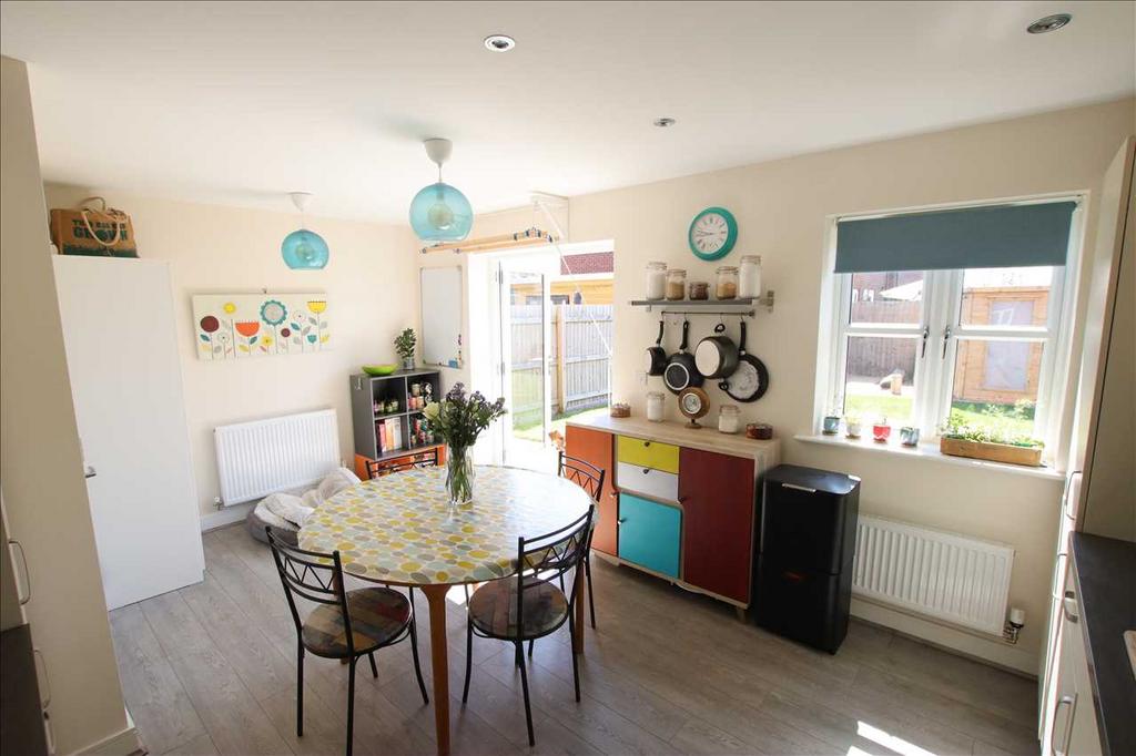 Kitchen / dining