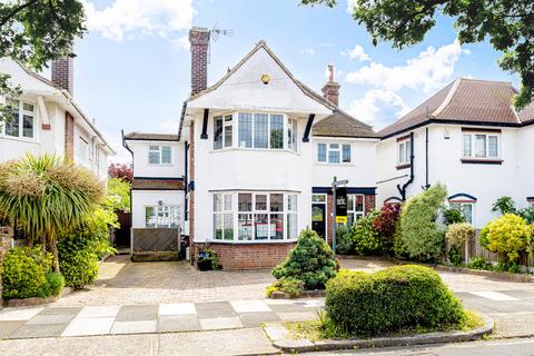 42 Elm Grove, Thorpe Bay, Southend-on-sea, SS1 3EZ