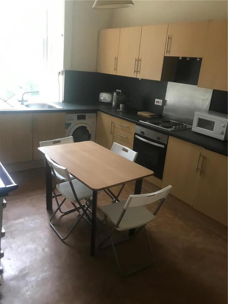 Apartment in Glasgow, North Woodside - View 2