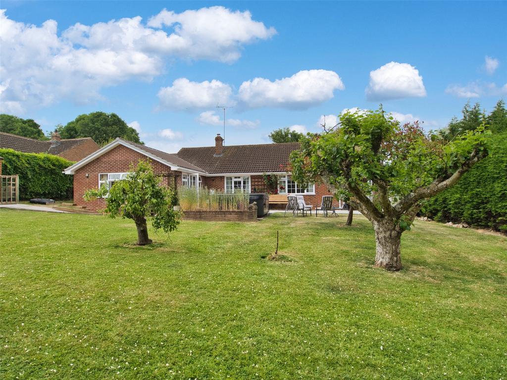 Knapps, Shillingstone, Blandford Forum, Dorset, DT11 3 bed bungalow for sale £550,000