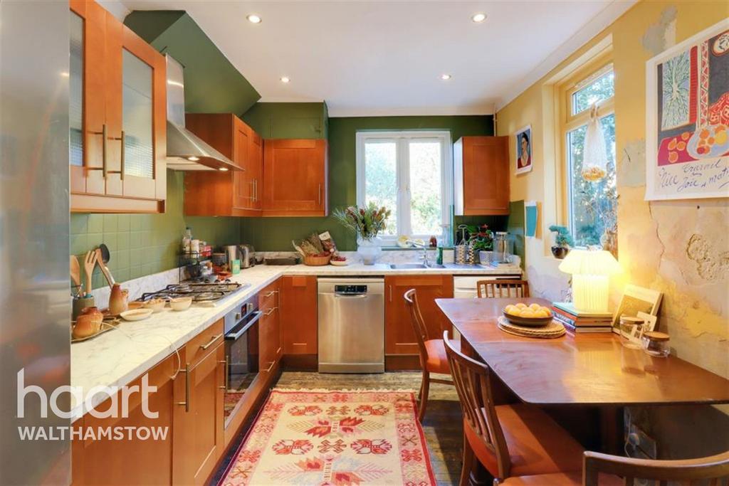 The Crescent, Walthamstow 3 bed house share £950 pcm (£219 pw)