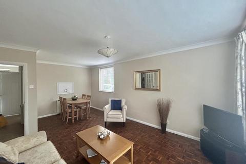 2 bedroom apartment to rent, Hewgate Court,  Henley on Thames,  RG9