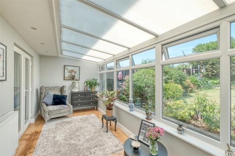9 Laxton Avenue, Worcester, WR2 6EJ