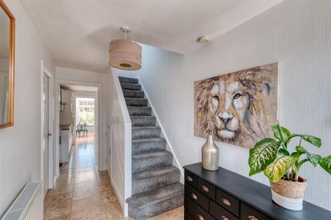 9 Laxton Avenue, Worcester, WR2 6EJ