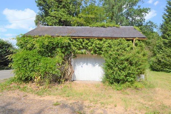 Detached garage