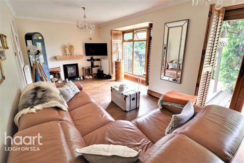 48 Blenheim Chase, Leigh-on-sea, SS9 3BQ