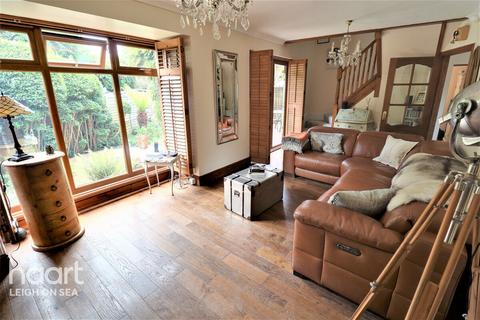 48 Blenheim Chase, Leigh-on-sea, SS9 3BQ