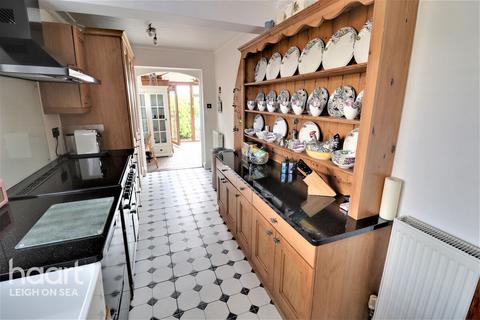 48 Blenheim Chase, Leigh-on-sea, SS9 3BQ