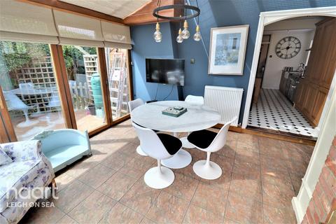 48 Blenheim Chase, Leigh-on-sea, SS9 3BQ