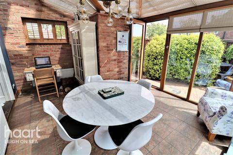 48 Blenheim Chase, Leigh-on-sea, SS9 3BQ