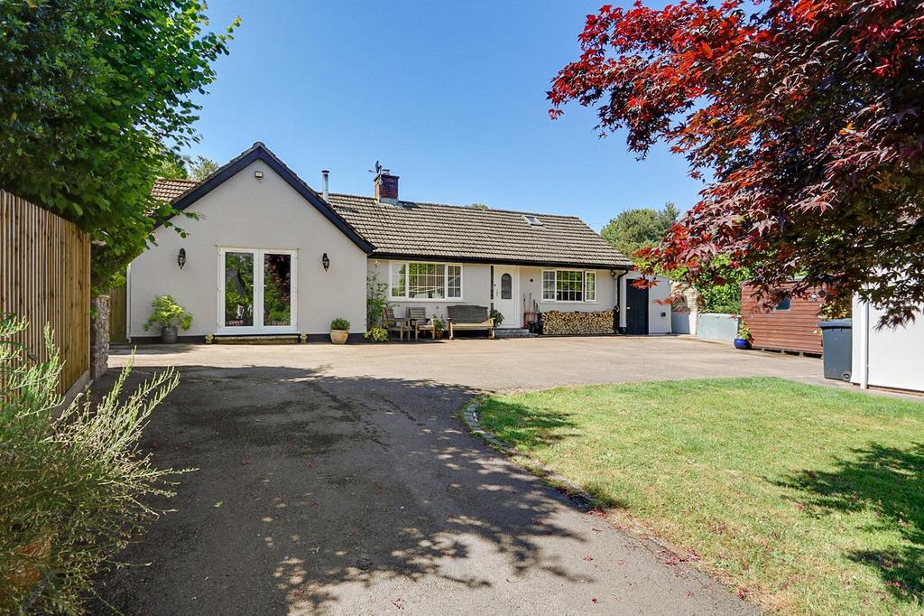 Ring Fence, Woolaston, Lydney, Gloucestershire. GL15 6NX 4 bed detached